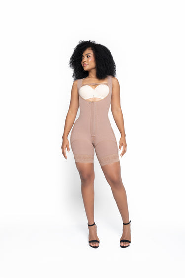 FAJA SHORT TIPO SISA BROCHES EN HOMBRO REF. 022591