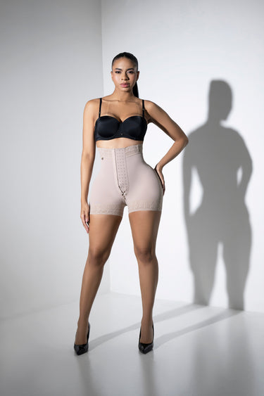 Short Corto Talle Alto Elegante con Realce y Control Ref. 024656